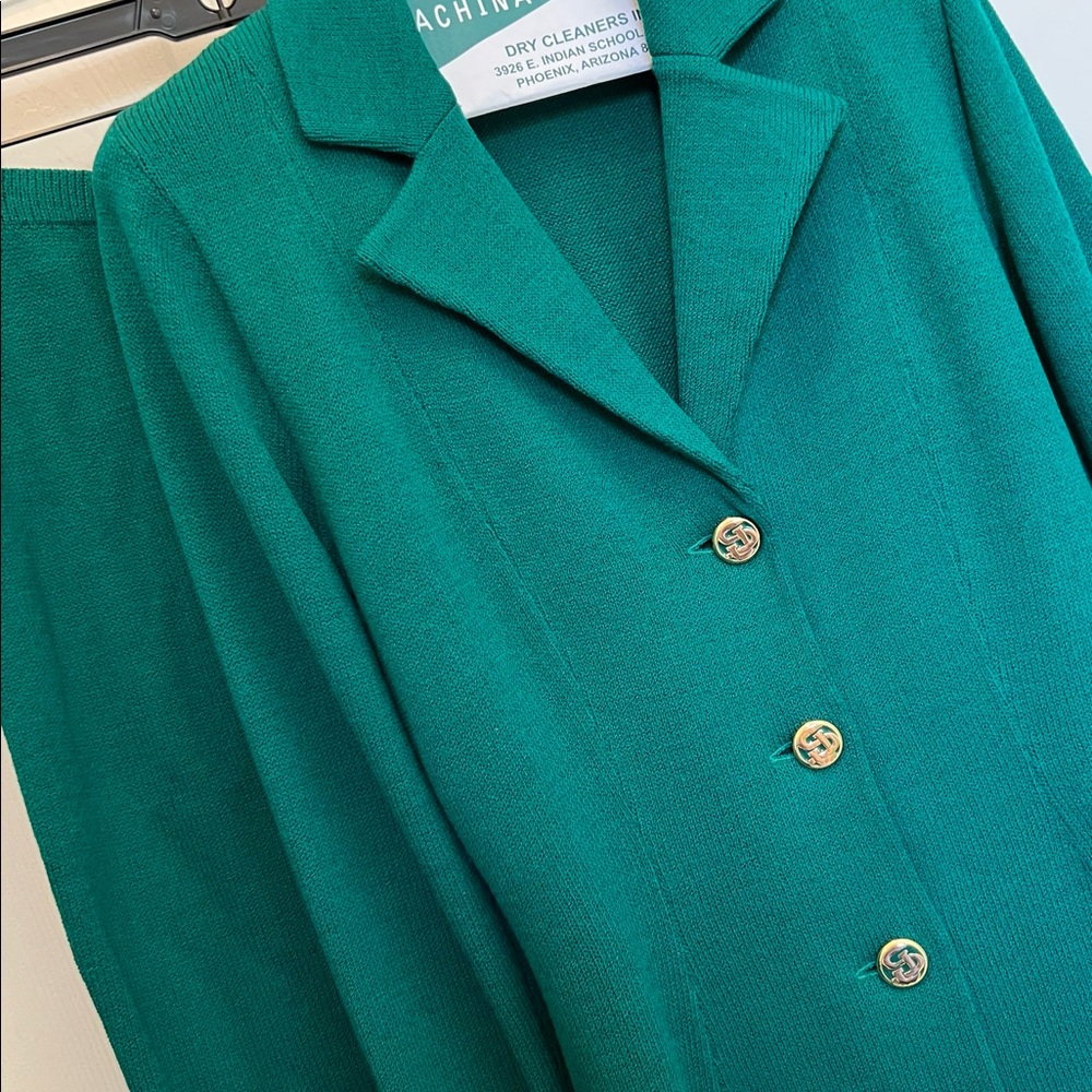 Stunning Teal Green ST JOHN Suit Size 6